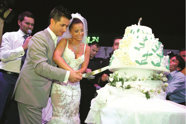 Ани Лорак и турецкий бизнесмен Мурат Налчаджиоглу поженились в 2009 году