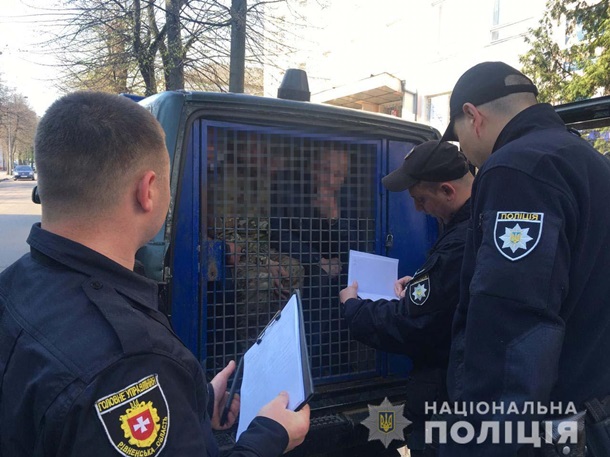В Ровно мужчины в камуфляже захватили помещение