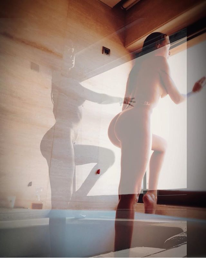 Откровенный снимок Каминской из Instagram