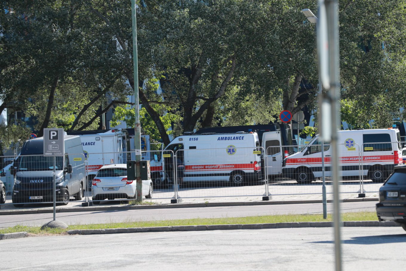 На съемках именитого голливудского режиссера заметили украинские машины скорой и полиции