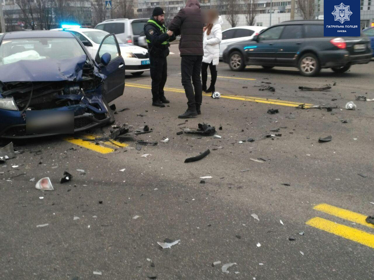 В Киеве произошло ДТП с участием четырех автомобилей