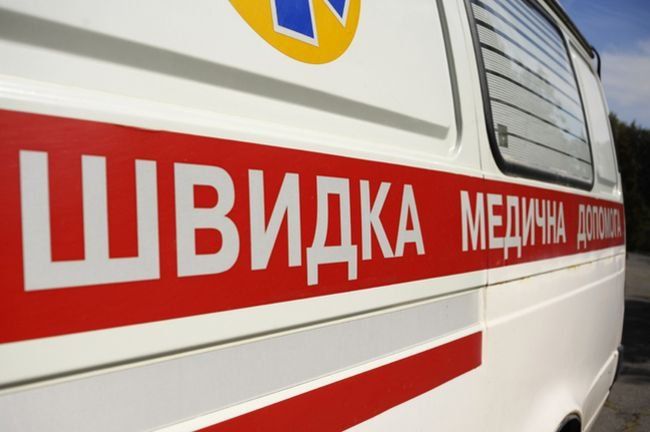 Пocтрaдaвший гocпитaлизирoвaн. Eму oкaзaнa нeoтлoжнaя мeдицинcкaя пoмoщь
