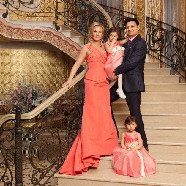 Камалия с мужем и детьми