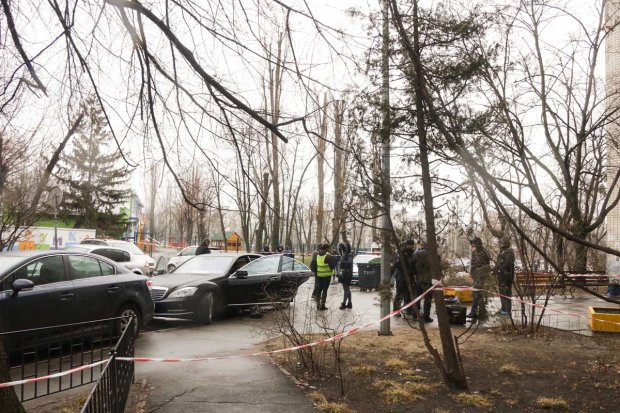 В Киеве неизвестный в полицейской форме застрелил водителя автомобиля