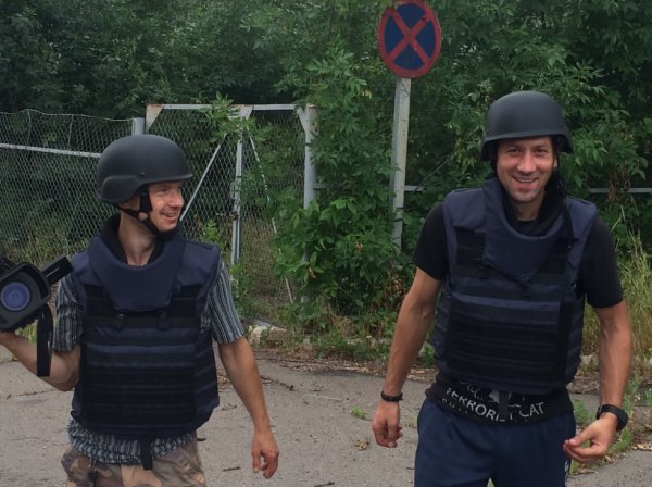 Добровольский Е. и Васыляка О.: "Матка, давай яйко, млеко! Шнеллер!"