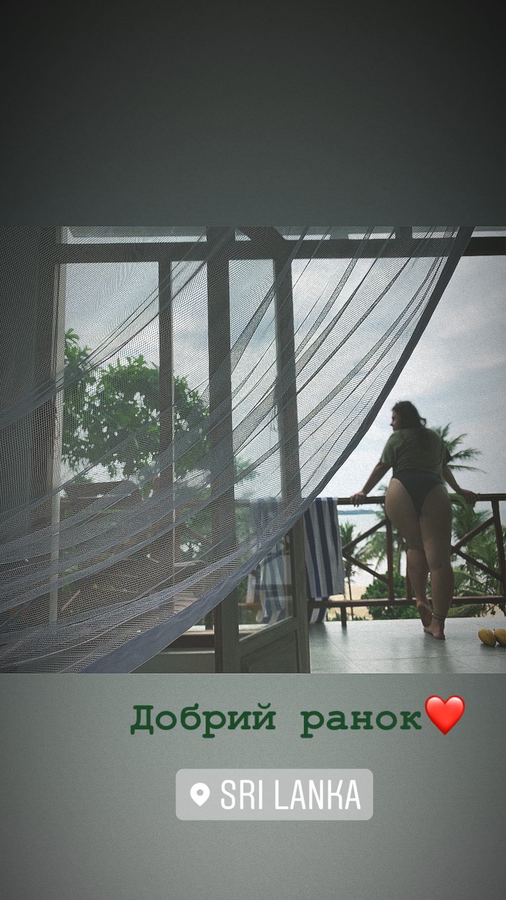 Александра Зарицкая показала фигуру в купальнике