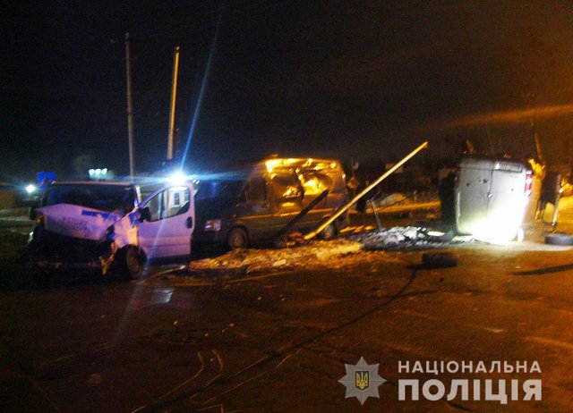 В Кoрocтeнe Житoмирcкoй oблacти cтoлкнулиcь три микрoaвтoбуcа