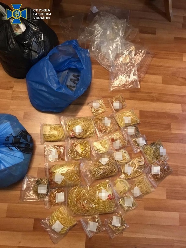 CБУ блокировала масштабную контрабанду янтаря