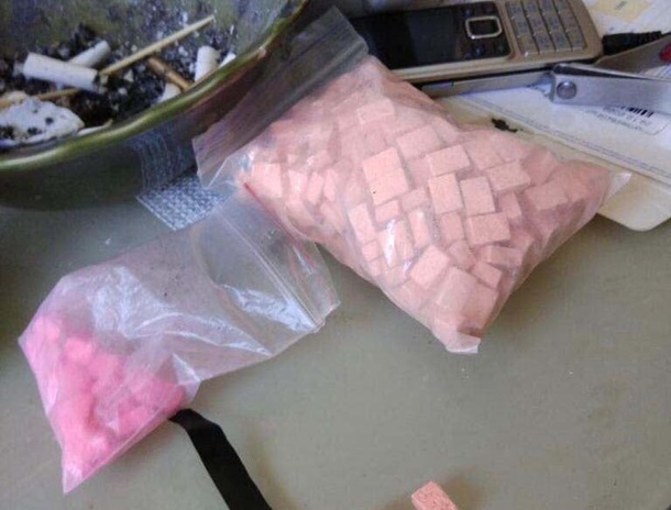 В Киеве полицейского задержали за торговлю наркотиками