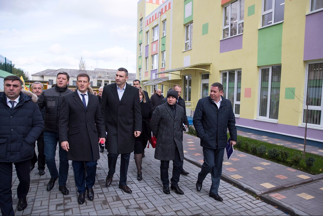 Мэр Кличко проинспектировал детсад с бассейном и танцевальным залом, ноябрь 2017 г.