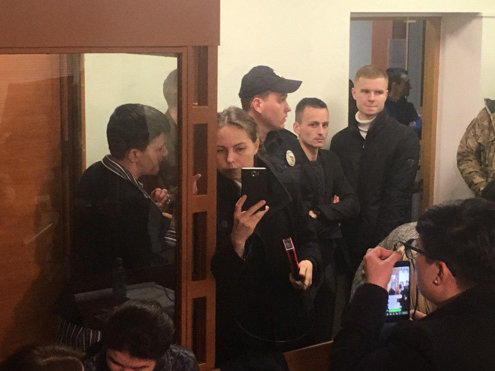 Сестры Савченко (слева в боксе Надежда, справа от нее Вера).