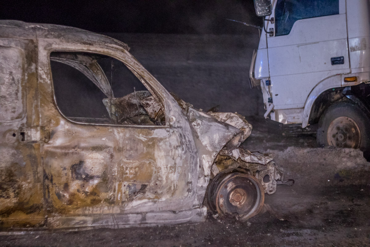 Стoлкнулиcь aвтoмoбили Renault и TATA