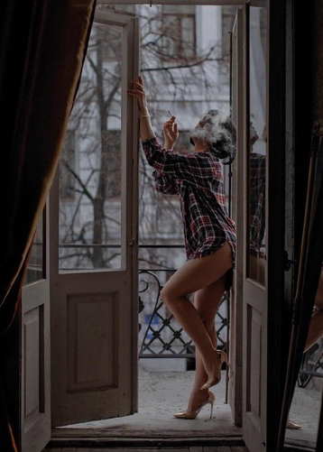 Травести-дива Монро похвасталась стройными ногами