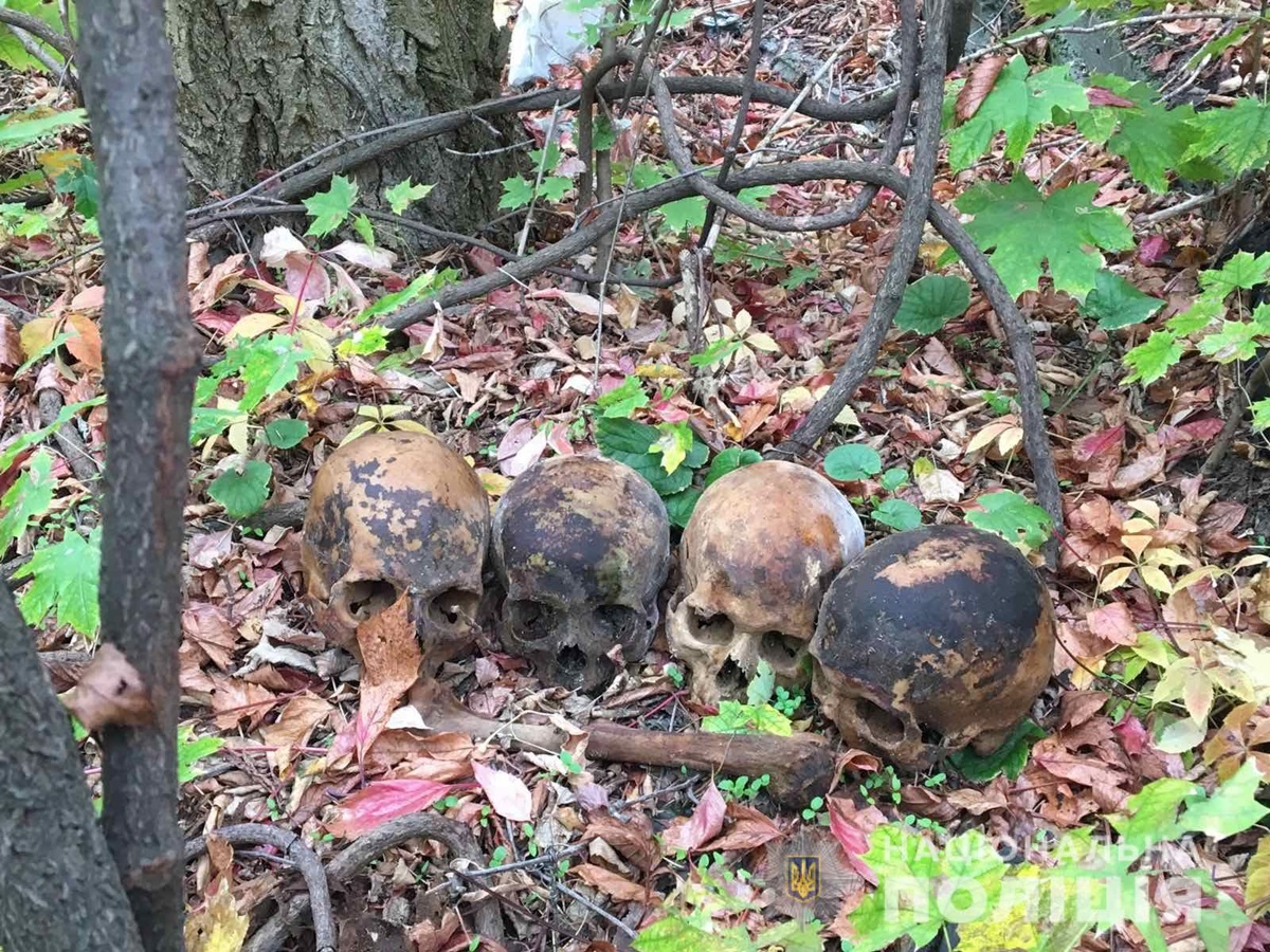 В Николаеве мужчина разносил по городу человеческие черепа