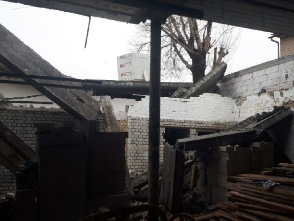 В Киеве на стройке бетонные плиты рухнули на людей
