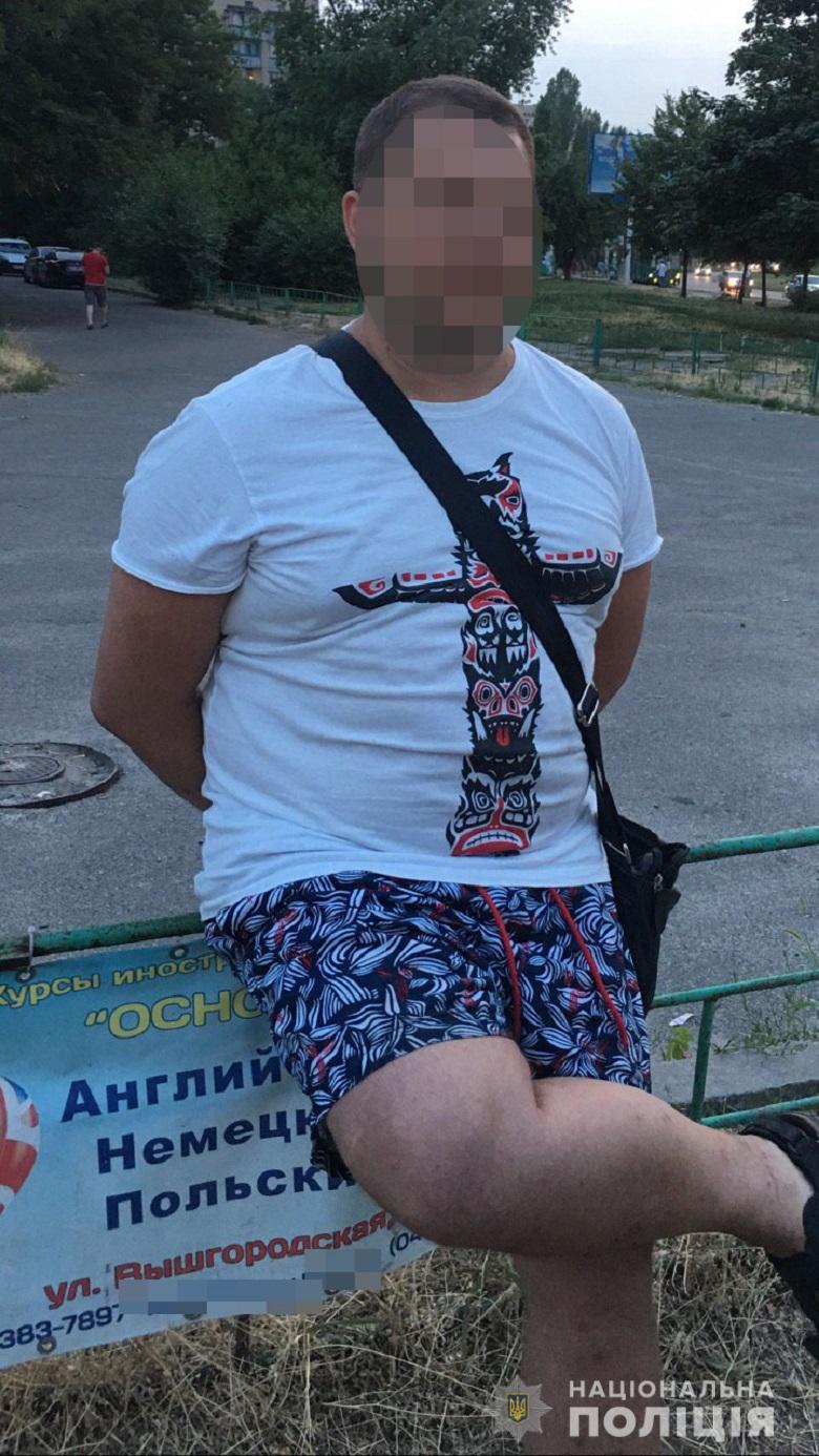 Пьяный мужчина подстрелил велосипедиста на светофоре