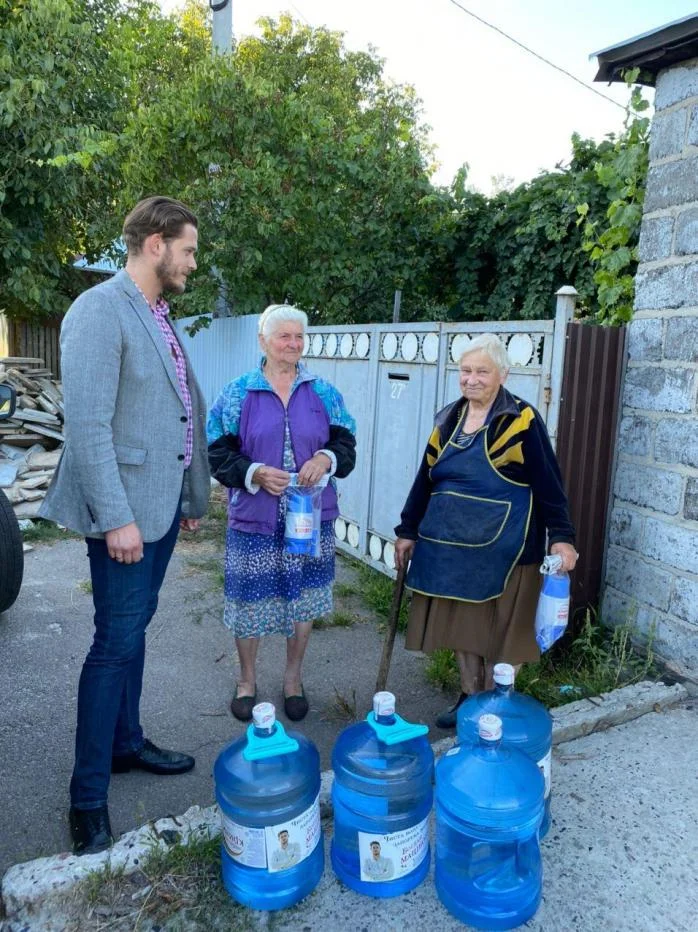 Богдан Мацібора на Київщині перед виборами дарує селянам воду