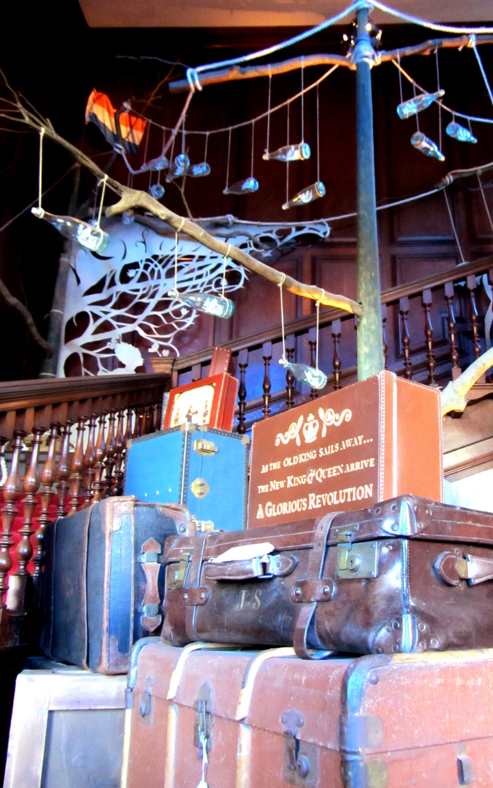 Ступени, ведущие к жуткой выставке, посвященной смерти принца Уильяма