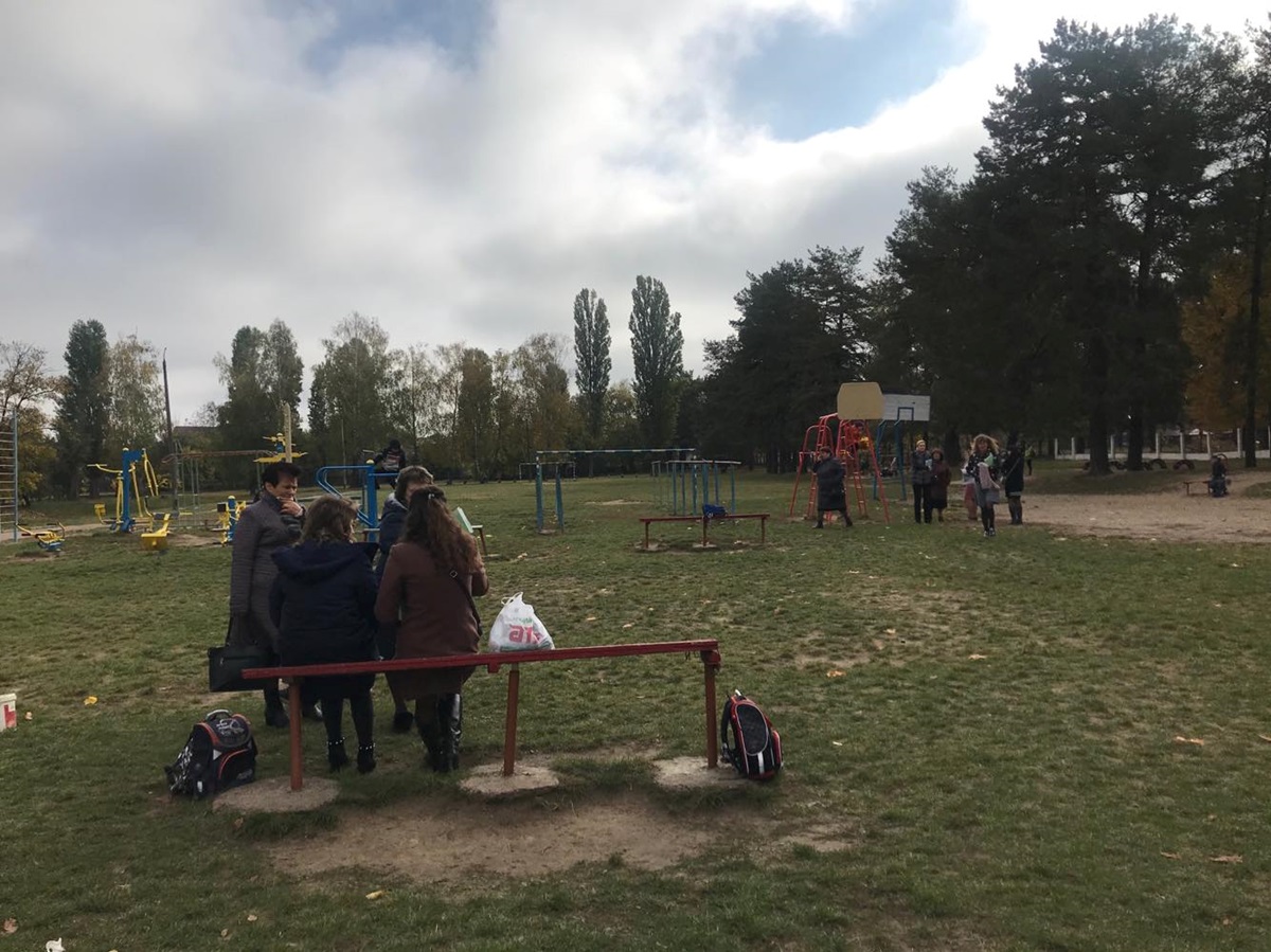 В черниговской школе №21 неизвестные распылили газ