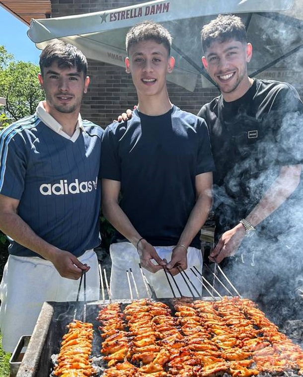 Браїм Діас, Арда Гюлер і Федеріко Вальверде смажать м'ясо