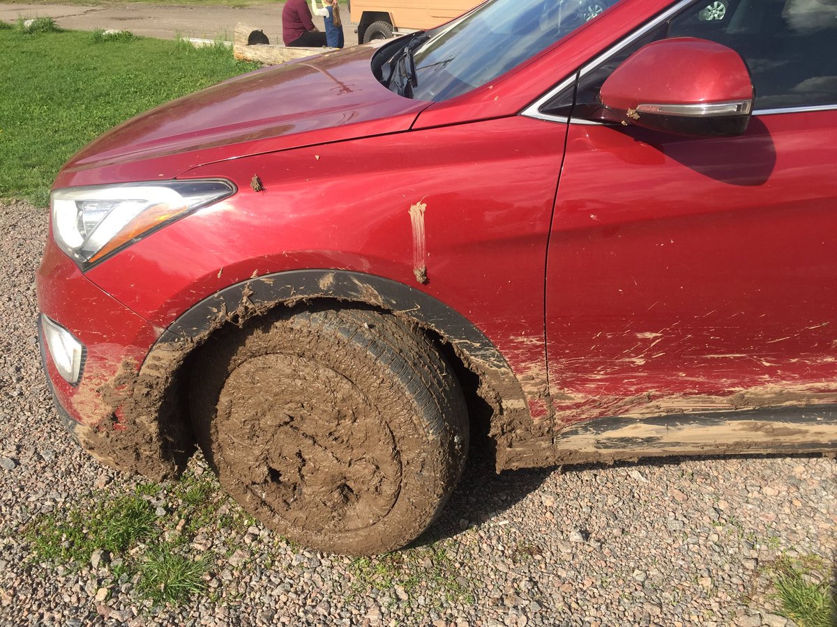 В грязи застрял автомобиль посла Канады в Украине Романа Ващука