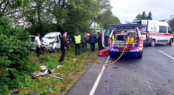На Прикарпатье столкнулись два легковых авто, погибла женщина