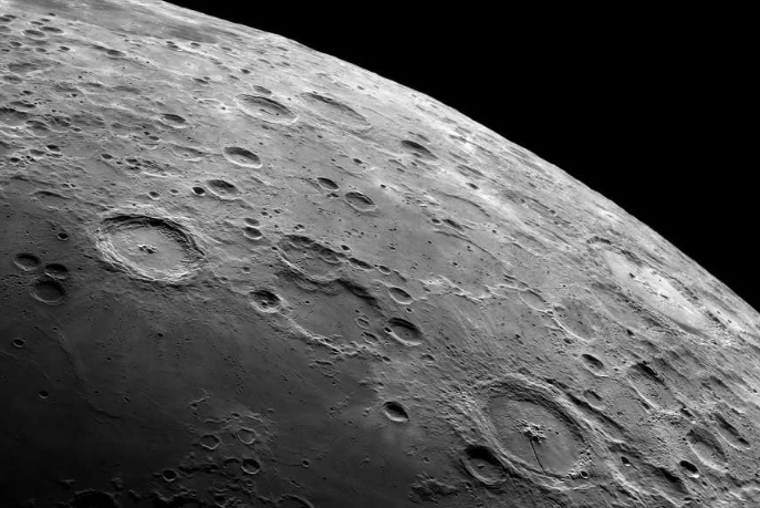 Ученые расшифровали историю Луны по кратерам