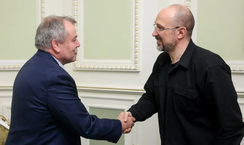 Зустріч керівника інвестиційного проекту Kingspan Group в Україні Майкла Стенсона з прем’єр-міністром Денисом Шмигалем (фото прес-служби уряду)