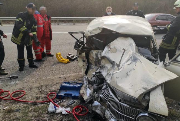 В Киеве произошло ДТП с участием микроавтобуса и легковушки