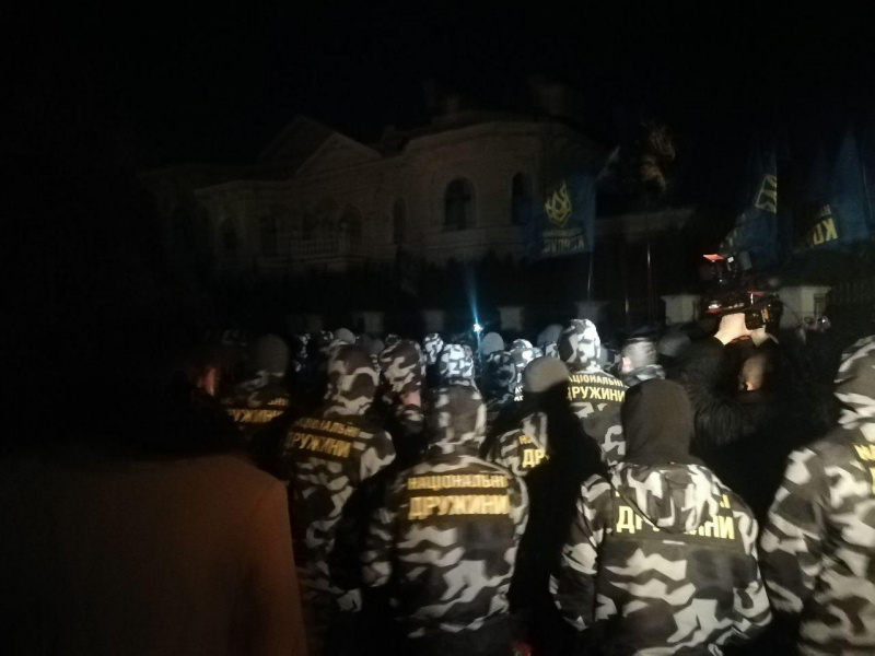 Акция под домом Гладковского (РБК-Украина)