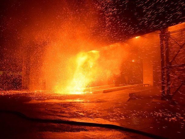 В Николаеве произошел масштабный пожар на зерновом терминале