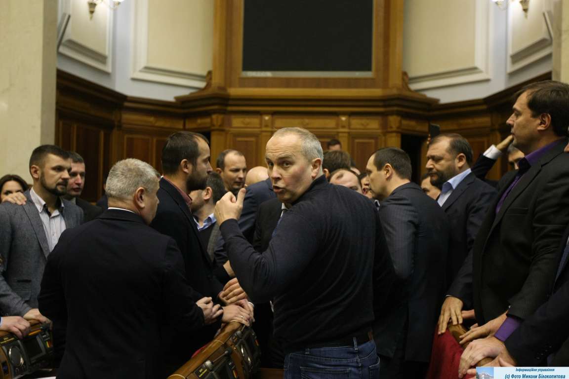 Народные депутаты сделали украинцам под елочку неожиданный «подарок» – подрались. Источник фото – сайт Верховной Рады