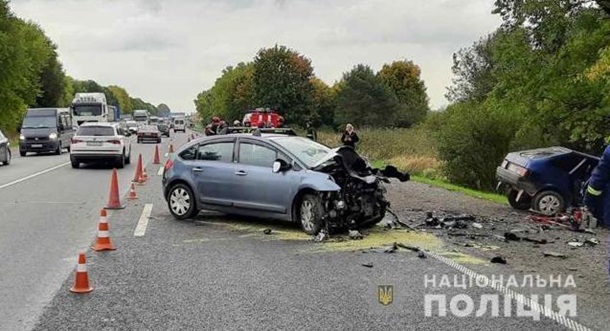 На Львовщине при столкновении четырех авто погибли три человека