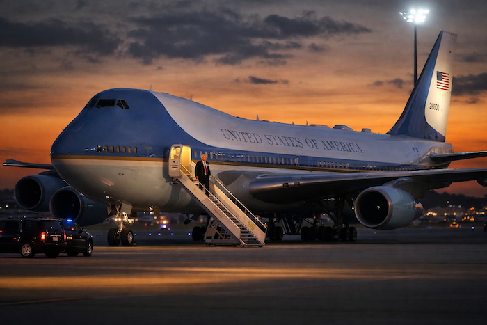 Президент США Дональд Трамп був змушений відкласти поїздку на Всесвітній економічний форум у швейцарському Давос