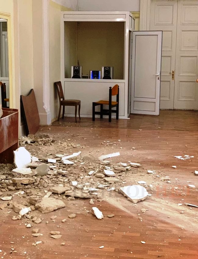В киевском Доме учителя обвалился потолок
