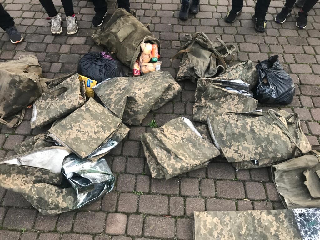 Житель Закарпатья пытался перевезти 12 вьетнамцев, выдавая их за диких животных 