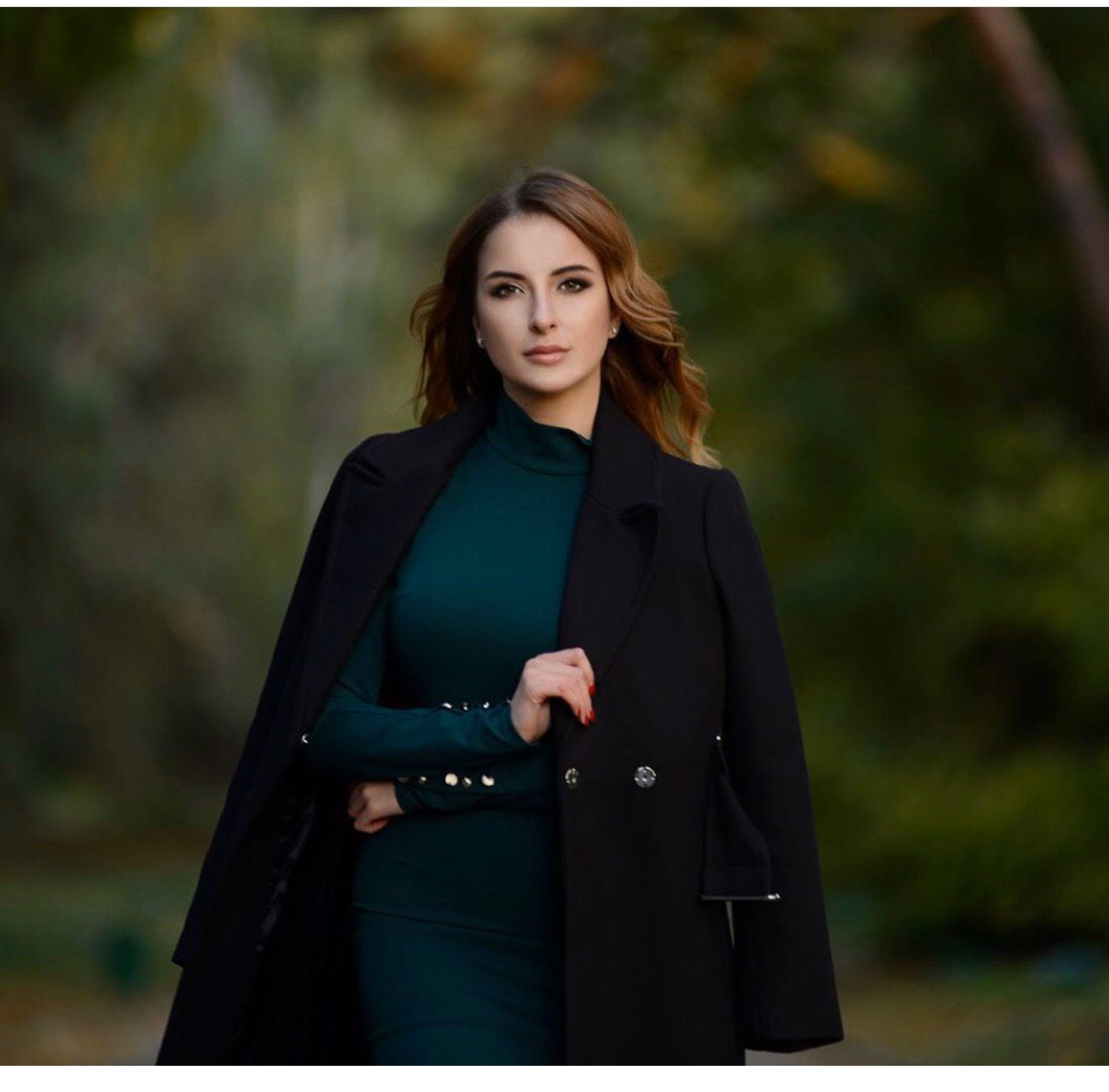 Ведущая Анна Афендикова 