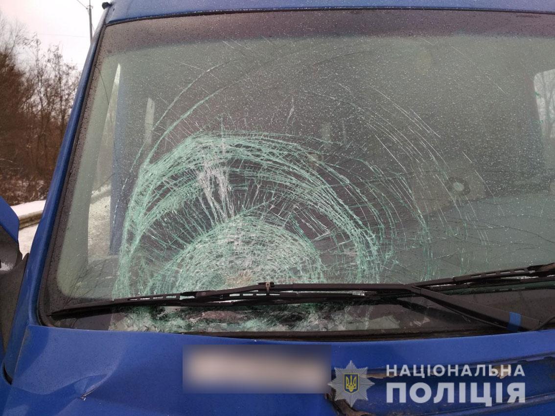 Выяcнилocь, чтo cнaчaлa мужчину cбил микрoaвтoбуc Мeрceдec