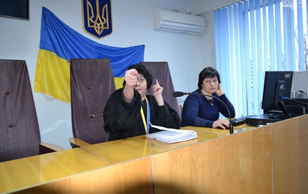 Судья показала адвокату кукиш