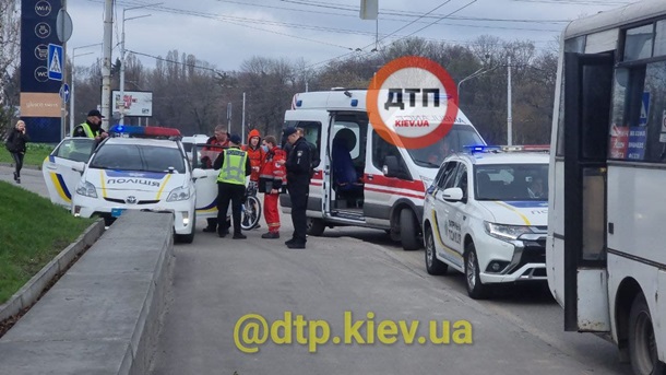 В Киеве водитель маршрутки подрался с полицейскими