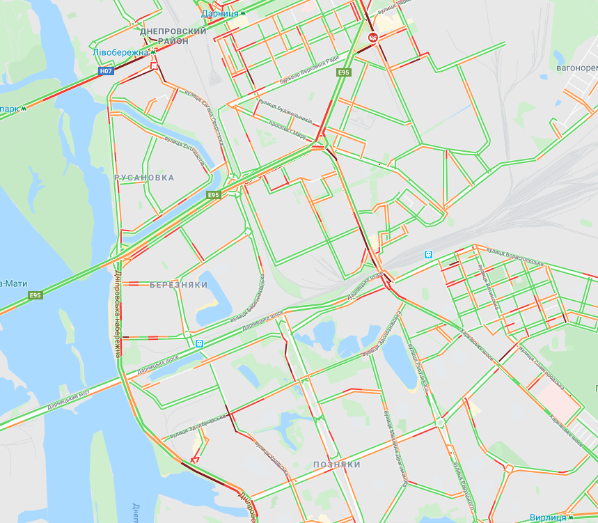 Фото: пробки на левом берегу