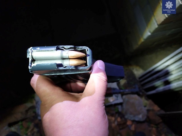 В Киеве патрульные задержали грабителя магазина с автоматом