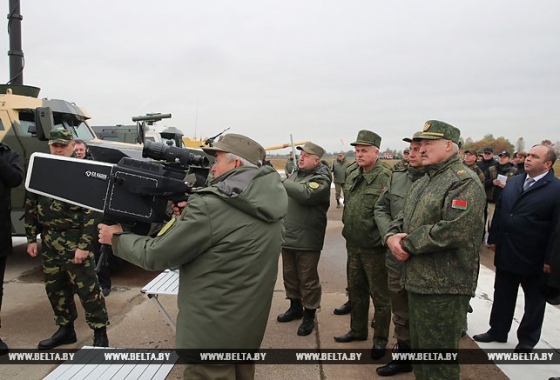 Лукашенко поставил задачу вооружить армию страны
