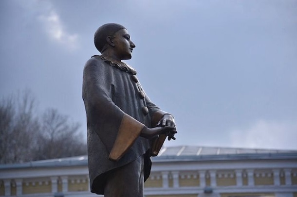 Памятник Александру Вертинскому в Киеве. Фото: lb.ua 