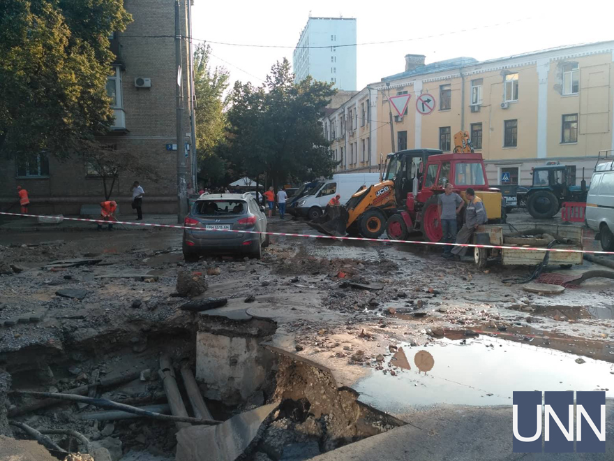 Последствия прорыва трубы в Киеве
