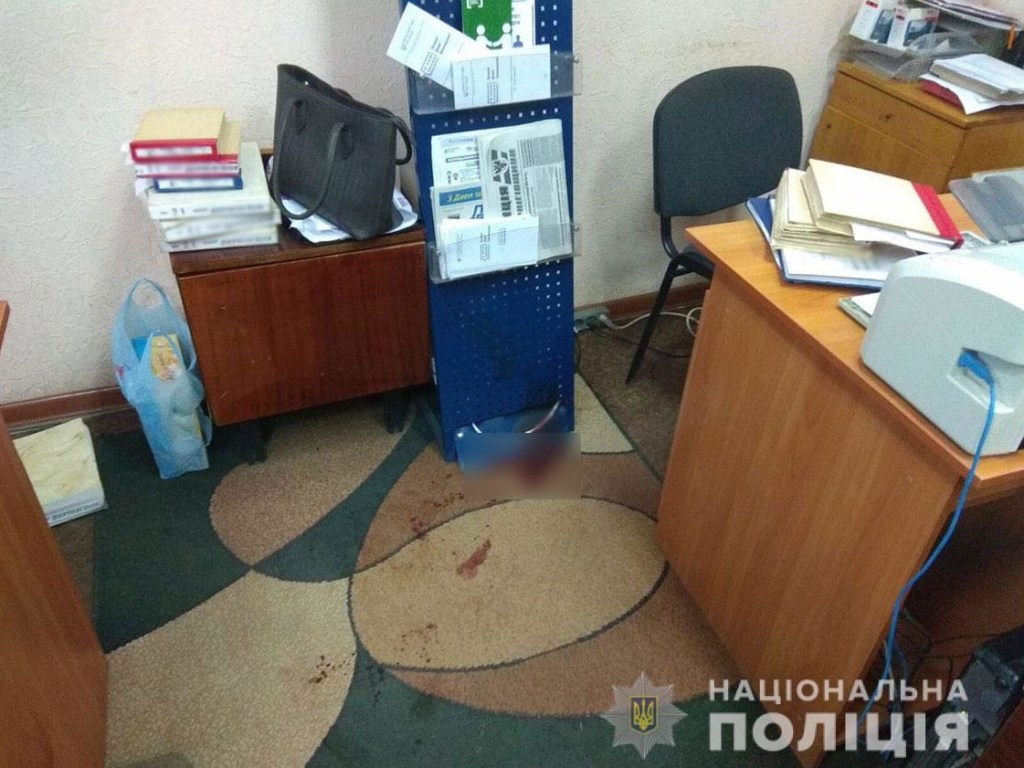 На Черниговщине мужчина напал с ножом на чиновницу 