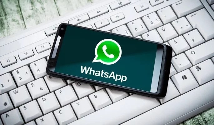 Неизвестные разослали детям интимные видео через WhatApp