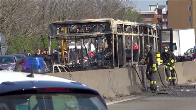 В Италии водитель поджег автобус со школьниками