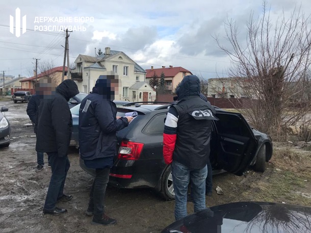 На Львовщине двух полицейских задержали за сбыт наркотиков
