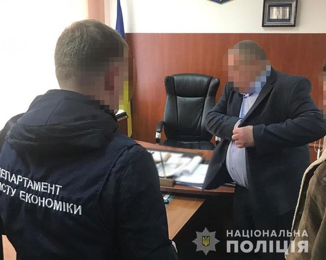 В Виннице задержали на взятке главу департамента ОГА 
